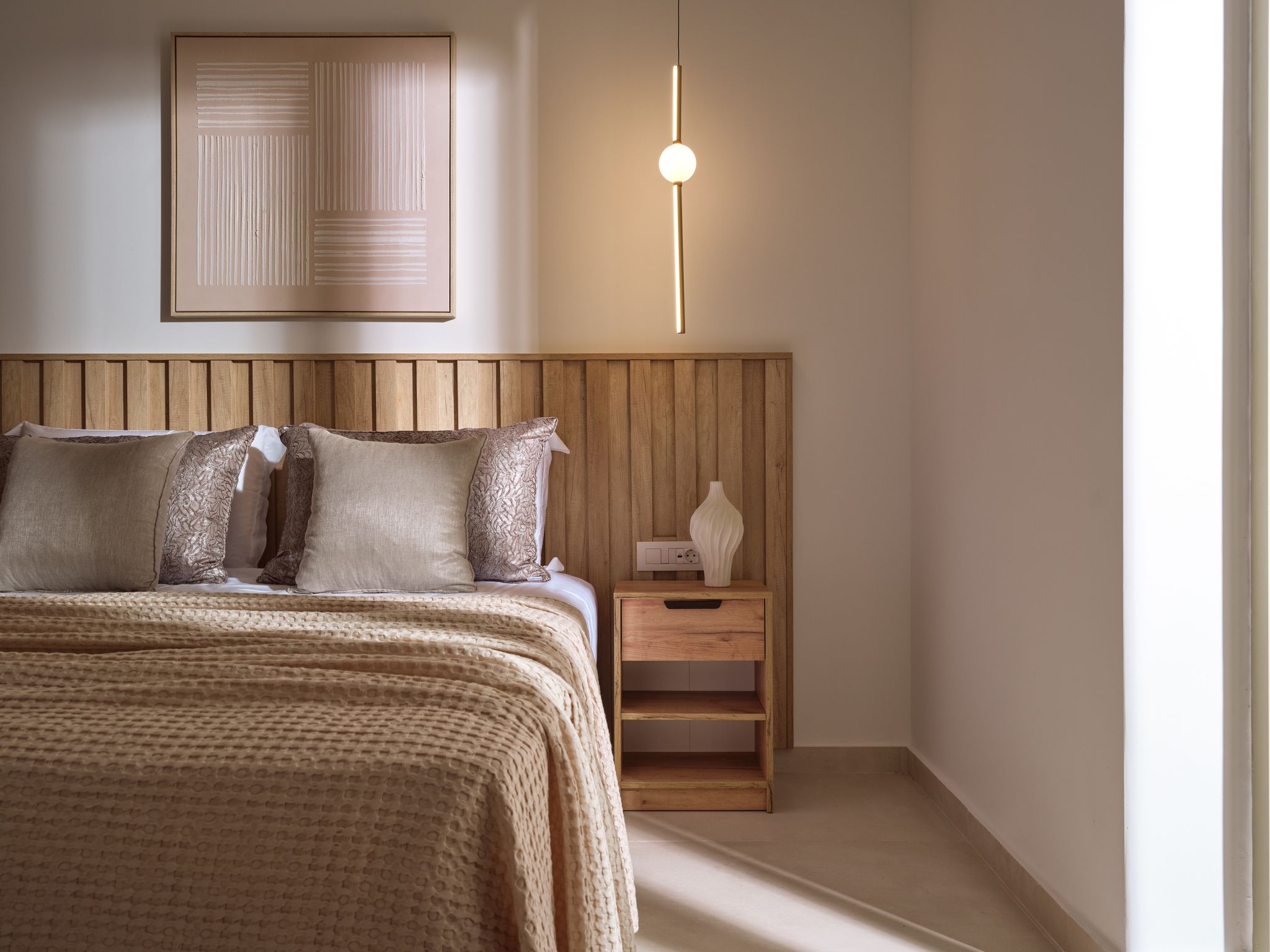 Bedroom detail with linen bedding at Segreto Del Lusso